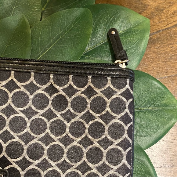 Nine West navy blue n white geometric wristlet - Picture 6 of 13